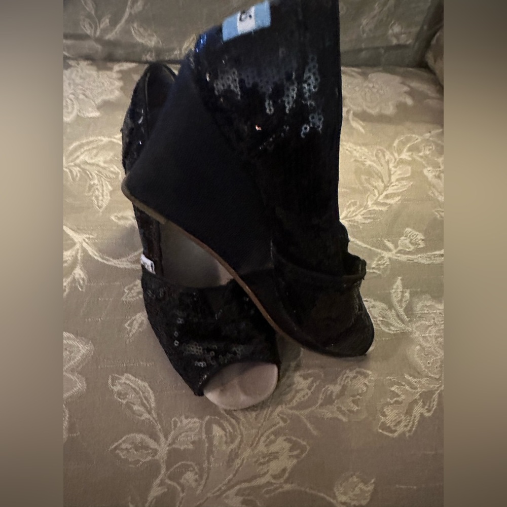 TOMS size 5.5